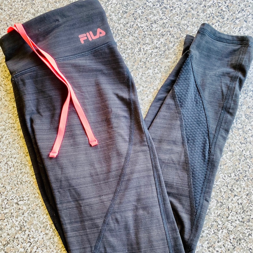 Women’s Fila sport running leggings. Size small.